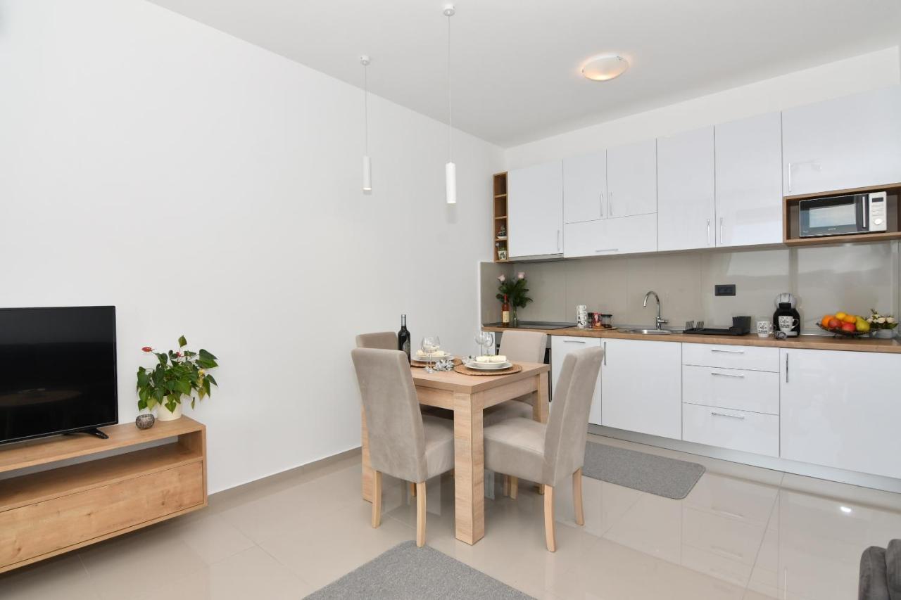 Apartmani Porat Igalo Bagian luar foto